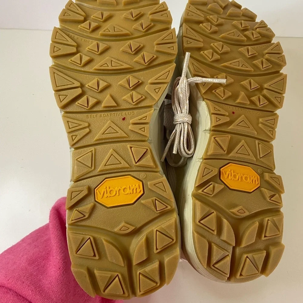 NWOT Veja Dekkan Sneaker Size 10 Women’s